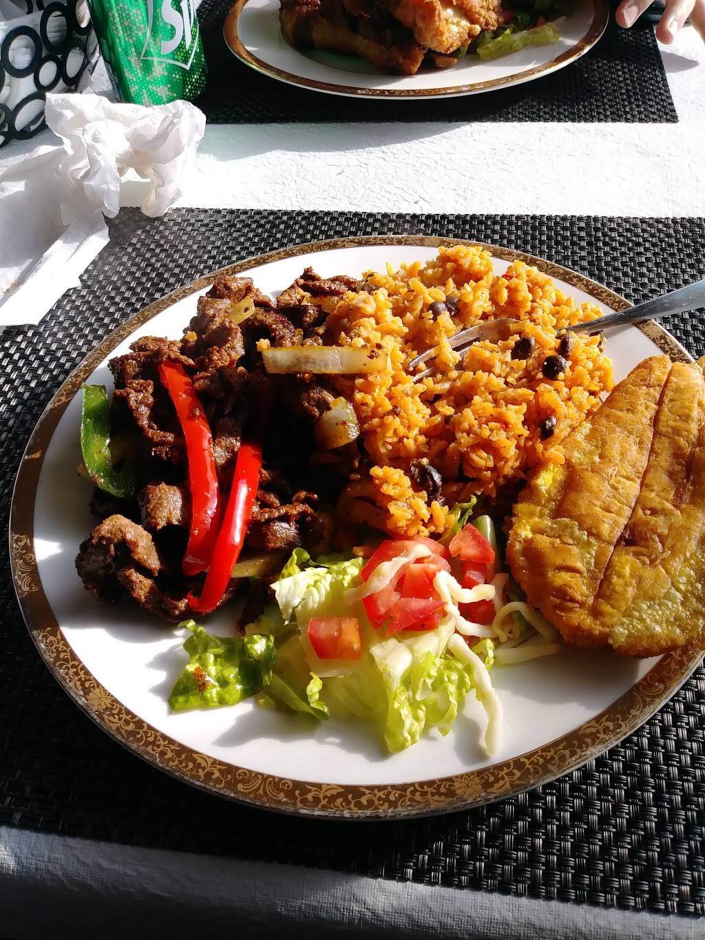 Sofritos Vega | restaurant | 2302 W Forest Home Ave, Milwaukee, WI 53207, USA | 4143234333 OR +1 414-323-4333