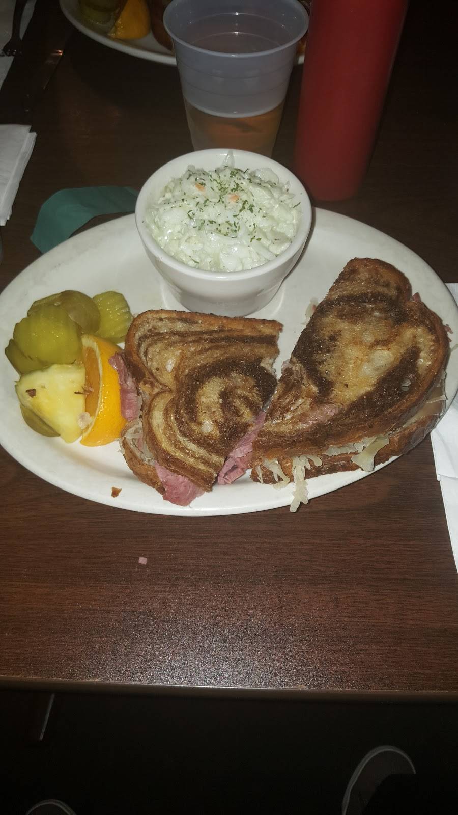 McGinns | restaurant | 5901 W Bluemound Rd, Milwaukee, WI 53213, USA | 4144757546 OR +1 414-475-7546