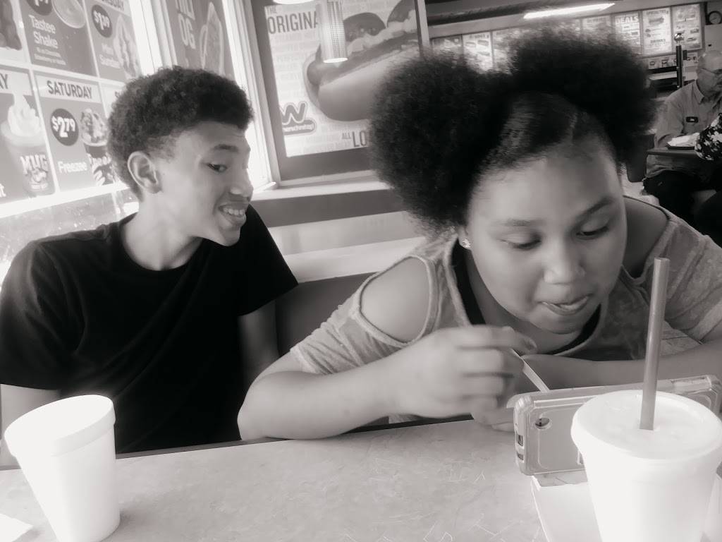 Wienerschnitzel | restaurant | 5980 Stockton Blvd, Sacramento, CA 95824, USA | 9164284253 OR +1 916-428-4253