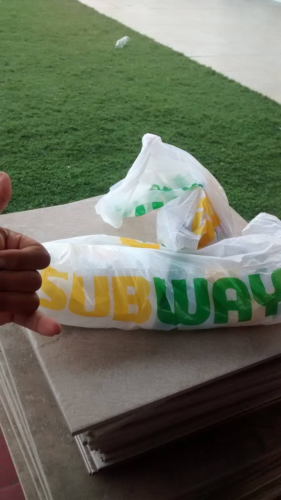 Subway Restaurants | restaurant | 689 Sweetwater Rd, Spring Valley, CA 91977, USA | 6194614740 OR +1 619-461-4740
