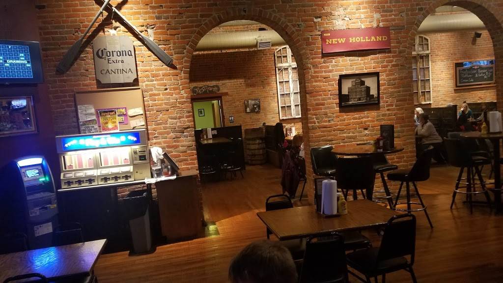 Chicken Coop Inc | restaurant | 120 E 3rd St, Grand Island, NE 68801, USA | 3083982500 OR +1 308-398-2500