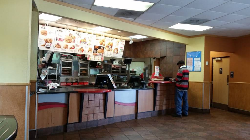 KFC | restaurant | 1527 S Roane St, Harriman, TN 37748, USA | 8658822830 OR +1 865-882-2830