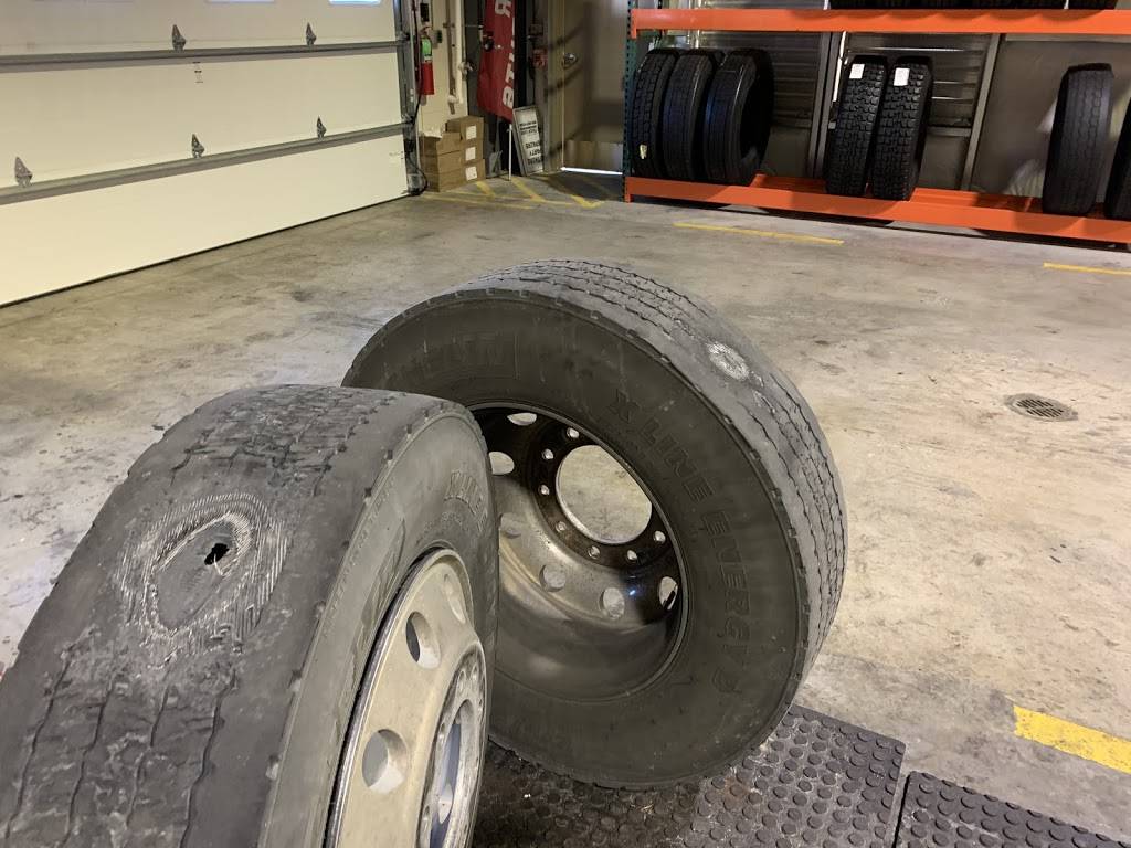 Flying J Travel Center | restaurant | 326 Hawks Bridge Rd, Carneys Point Township, NJ 08069, USA | 8563510080 OR +1 856-351-0080