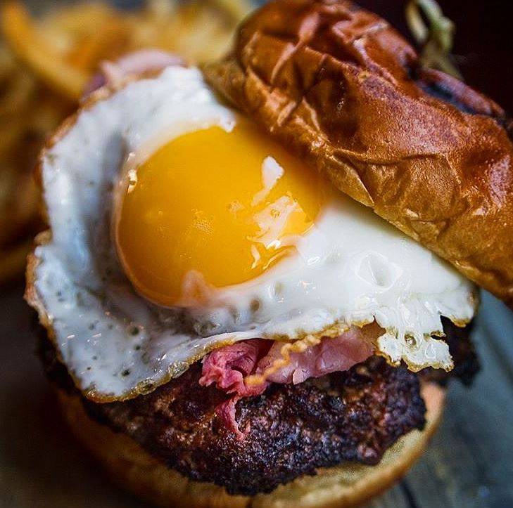 Five Roses Pub | restaurant | 5509 Park Pl, Rosemont, IL 60018, USA | 8472330077 OR +1 847-233-0077