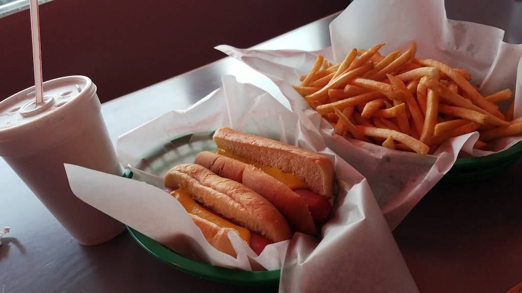 Doggie Diner | meal takeaway | 7536 Janes Ave, Woodridge, IL 60517, USA | 6309858008 OR +1 630-985-8008