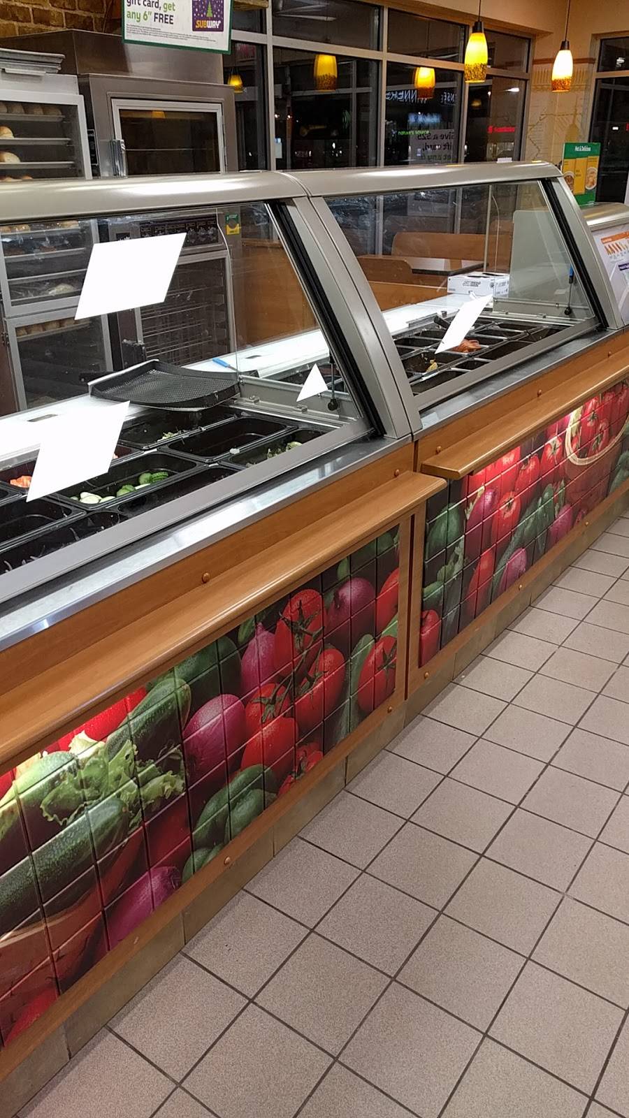 Subway | meal takeaway | Ridge Shopping Centre, 2423 Trafalgar Rd Unit A14, Oakville, ON L6H 6K7, Canada | 9052577827 OR +1 905-257-7827