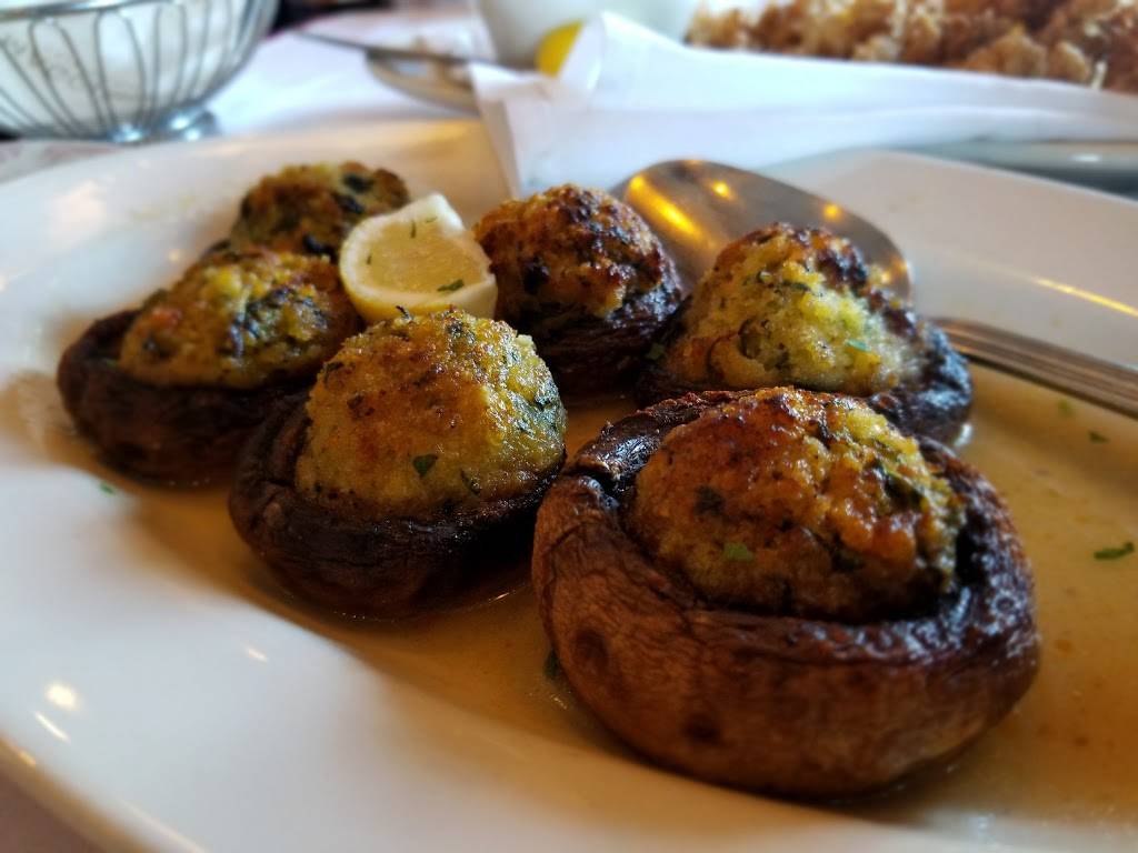 Maggianos Little Italy | restaurant | 4999 Old Orchard Shopping Ctr Space #A28, Skokie, IL 60077, USA | 8479339555 OR +1 847-933-9555