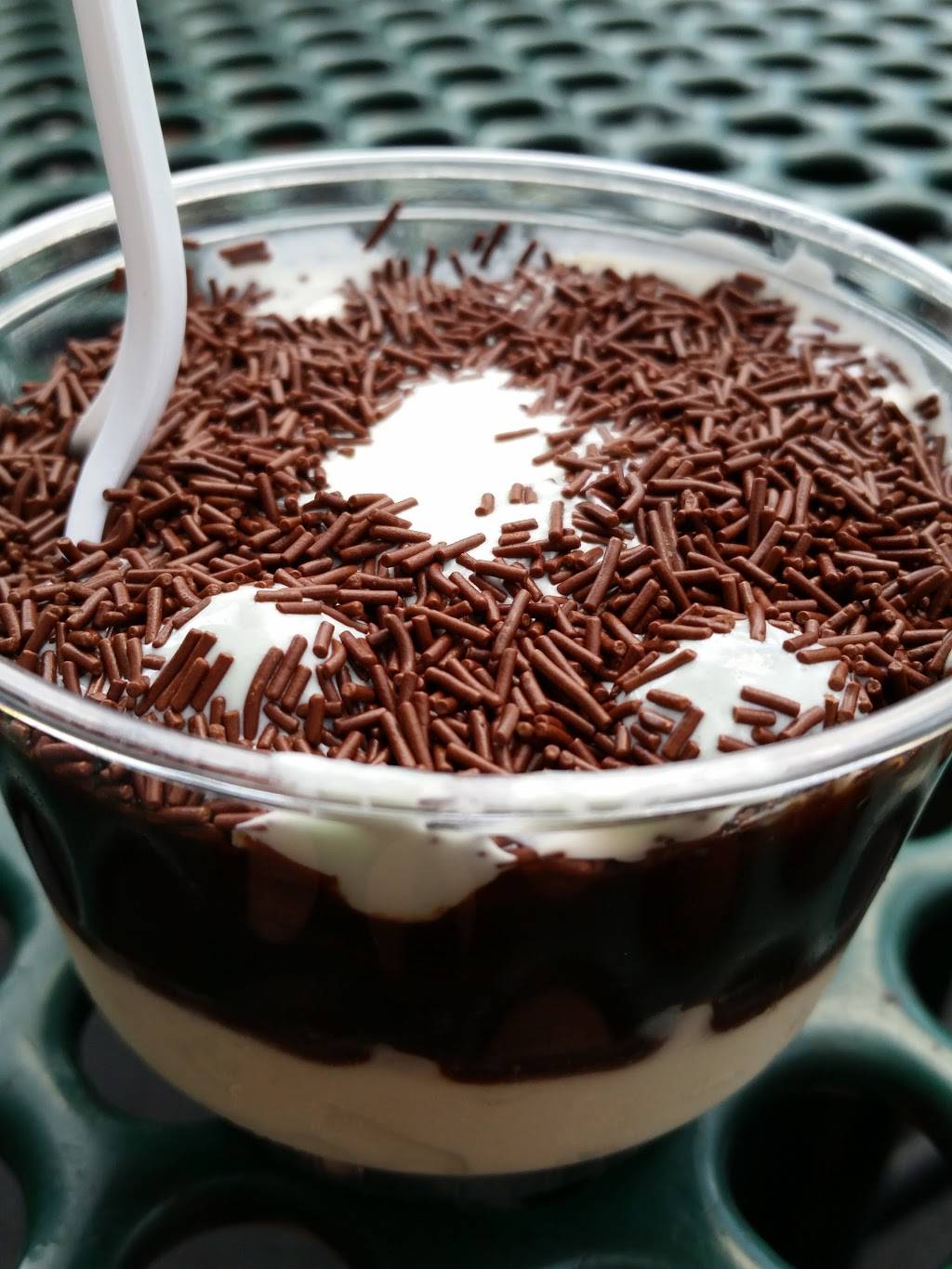 Gilles Frozen Custard | restaurant | 7515 W Bluemound Rd, Milwaukee, WI 53213, USA | 4144534875 OR +1 414-453-4875