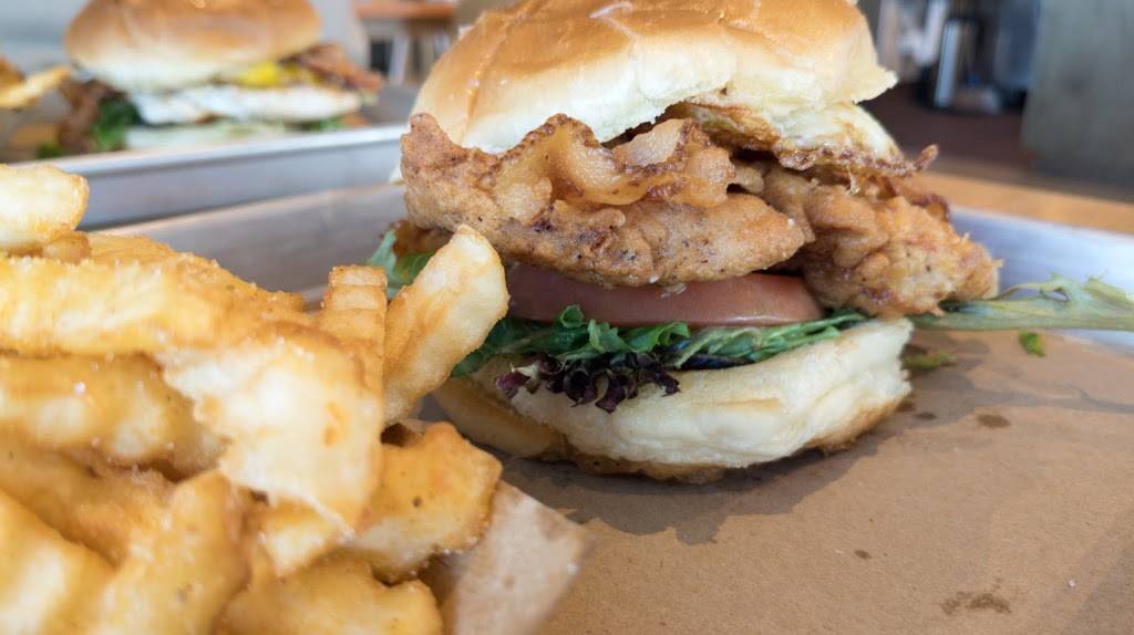 Soul Bird Chkn | restaurant | 310 S Oak St Ste 100, Roanoke, TX 76262, USA | 8174648188 OR +1 817-464-8188