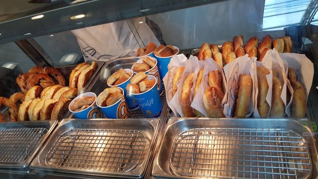 Auntie Annes | cafe | 651 Kapkowski Rd Spc 2258, Elizabeth, NJ 07201, USA | 9088204315 OR +1 908-820-4315