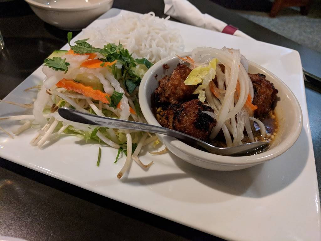 Saigon Restaurant | restaurant | 12100 W Center Rd, Omaha, NE 68144, USA | 4026977000 OR +1 402-697-7000