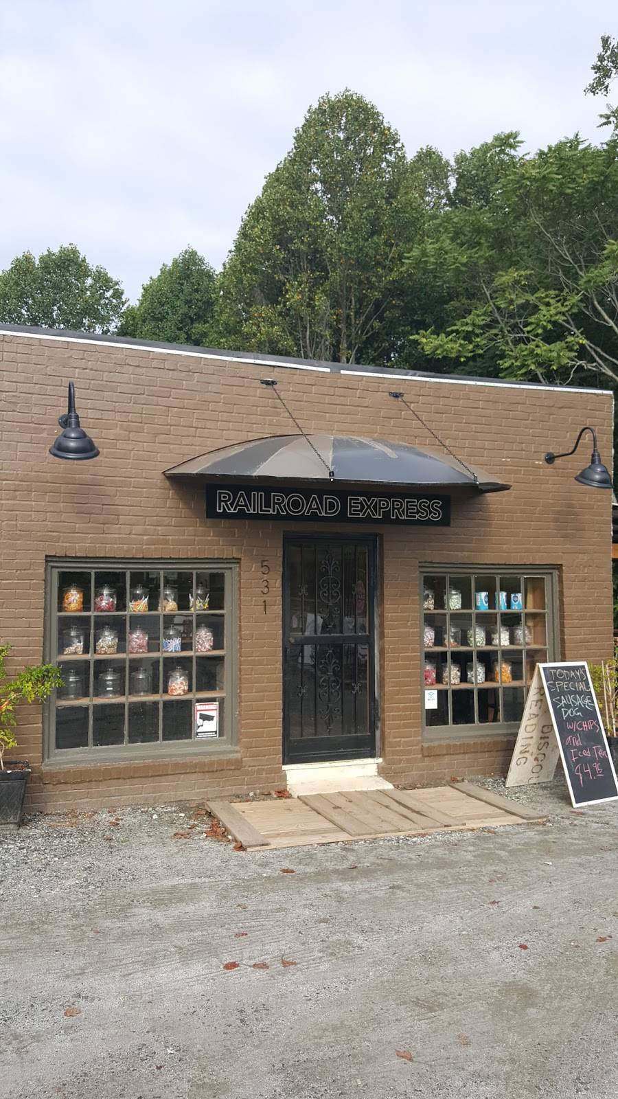 Jesse James Railroad Express | restaurant | 531 Railroad Ave, Rutherfordton, NC 28139, USA | 8284474644 OR +1 828-447-4644