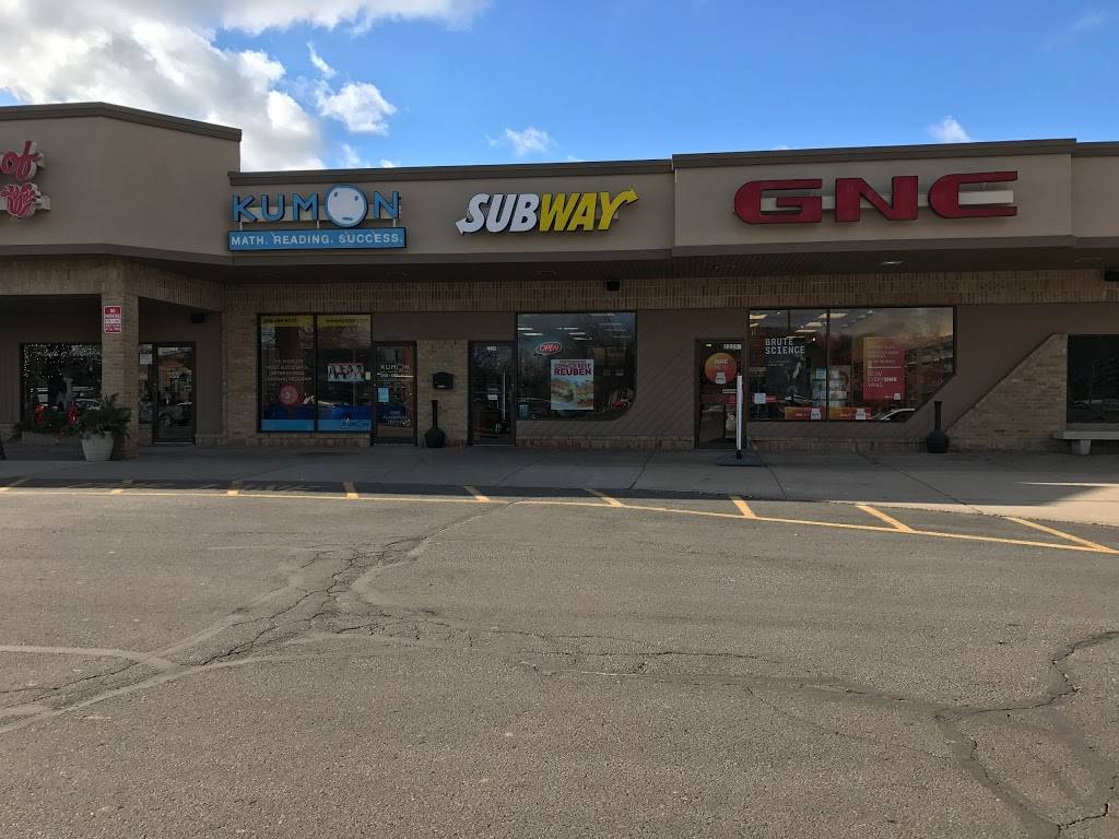 Subway Restaurants | restaurant | 22341 Pontiac Trail, South Lyon, MI 48178, USA | 2484379393 OR +1 248-437-9393