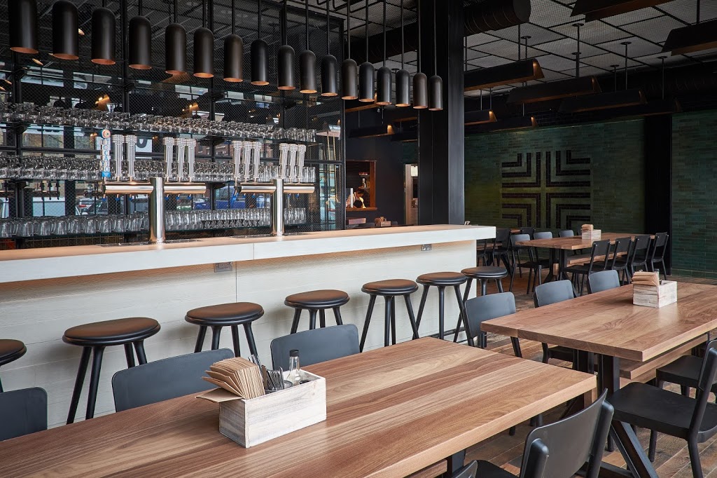 Cruz Blanca Brewery | restaurant | 904 W Randolph St, Chicago, IL 60607, USA | 3127331975 OR +1 312-733-1975