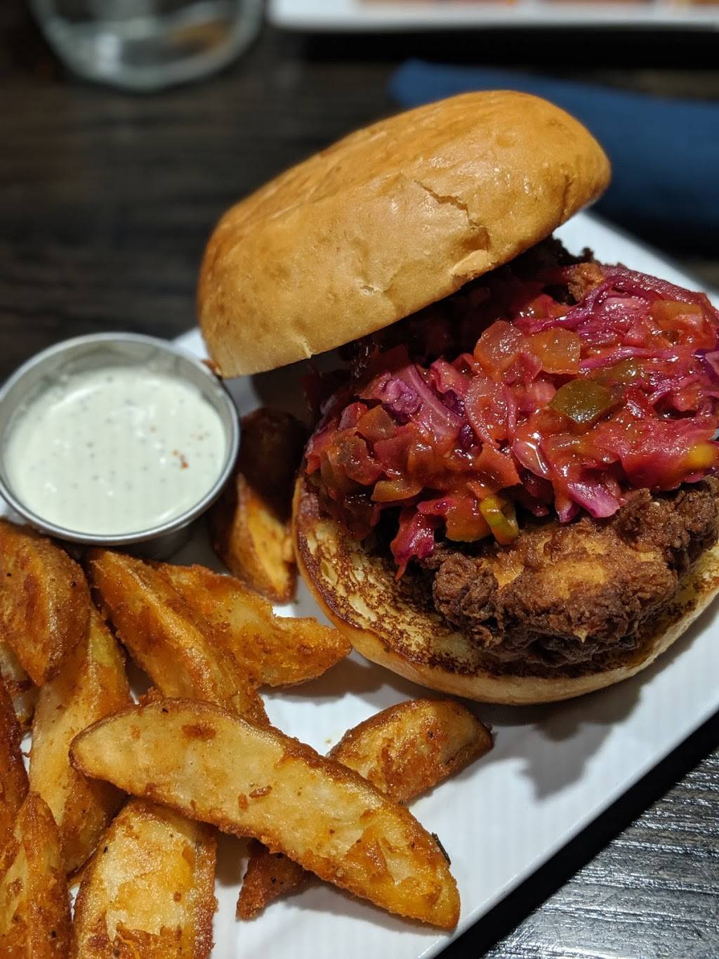 Aviators Sports Bar & Bar-B-Que | restaurant | 8500 Peña Blvd, Denver, CO 80249, USA | 3033426865 OR +1 303-342-6865