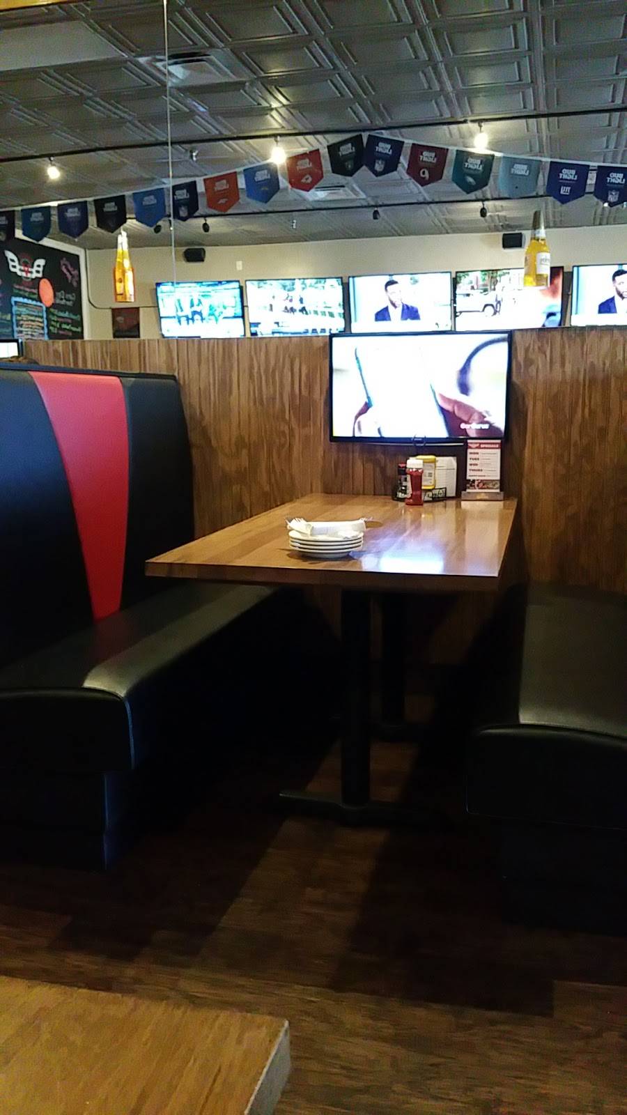 Velocity Wings | restaurant | 12853 Braemar Village Center, Bristow, VA 20136, USA | 7033692800 OR +1 703-369-2800