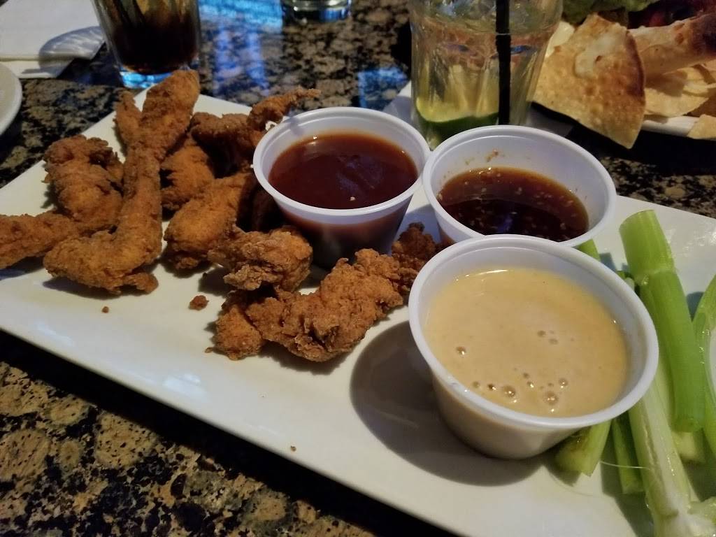 Luckys Bar & Grille | restaurant | 1175 Warren Ave, East Providence, RI 02914, USA | 4014316500 OR +1 401-431-6500