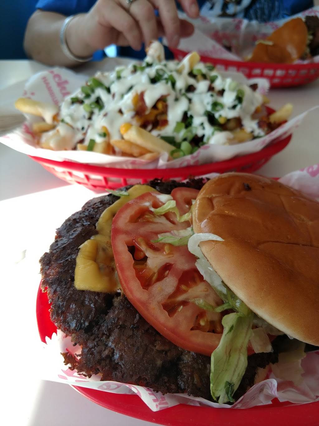 Schoops Hamburgers | restaurant | 1124 N Main St, Crown Point, IN 46307, USA | 2196632288 OR +1 219-663-2288