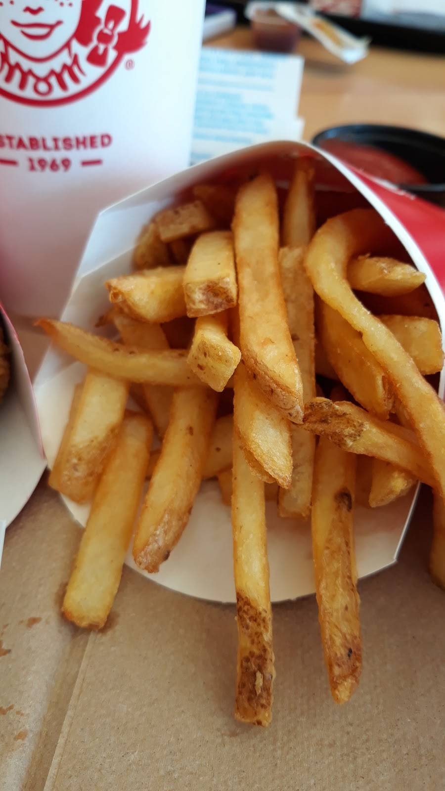 Wendys | restaurant | 1090 N Pepper Ave, Colton, CA 92324, USA | 9095140218 OR +1 909-514-0218