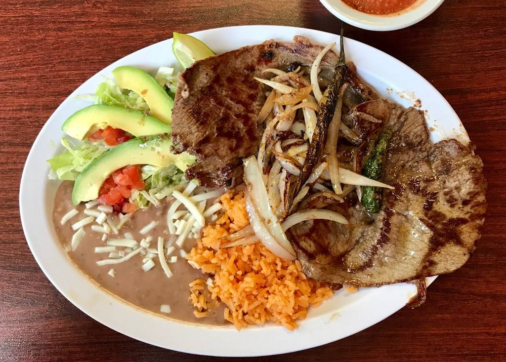 Antojitos Carmen | restaurant | 207 Main St, Columbus Junction, IA 52738, USA | 3197289055 OR +1 319-728-9055