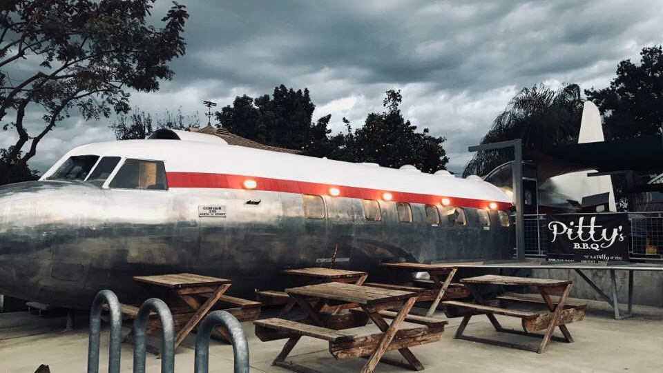 Pittys BBQ | restaurant | 240 N L St, Tulare, CA 93274, USA | 5593341441 OR +1 559-334-1441