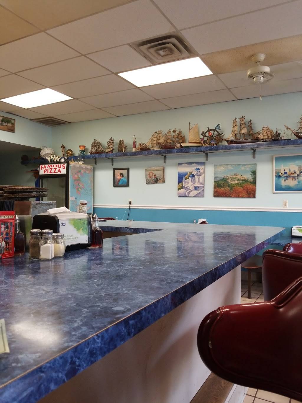 Famous Pizza | restaurant | 2071 Plainfield Pike, Johnston, RI 02919, USA | 4019462337 OR +1 401-946-2337