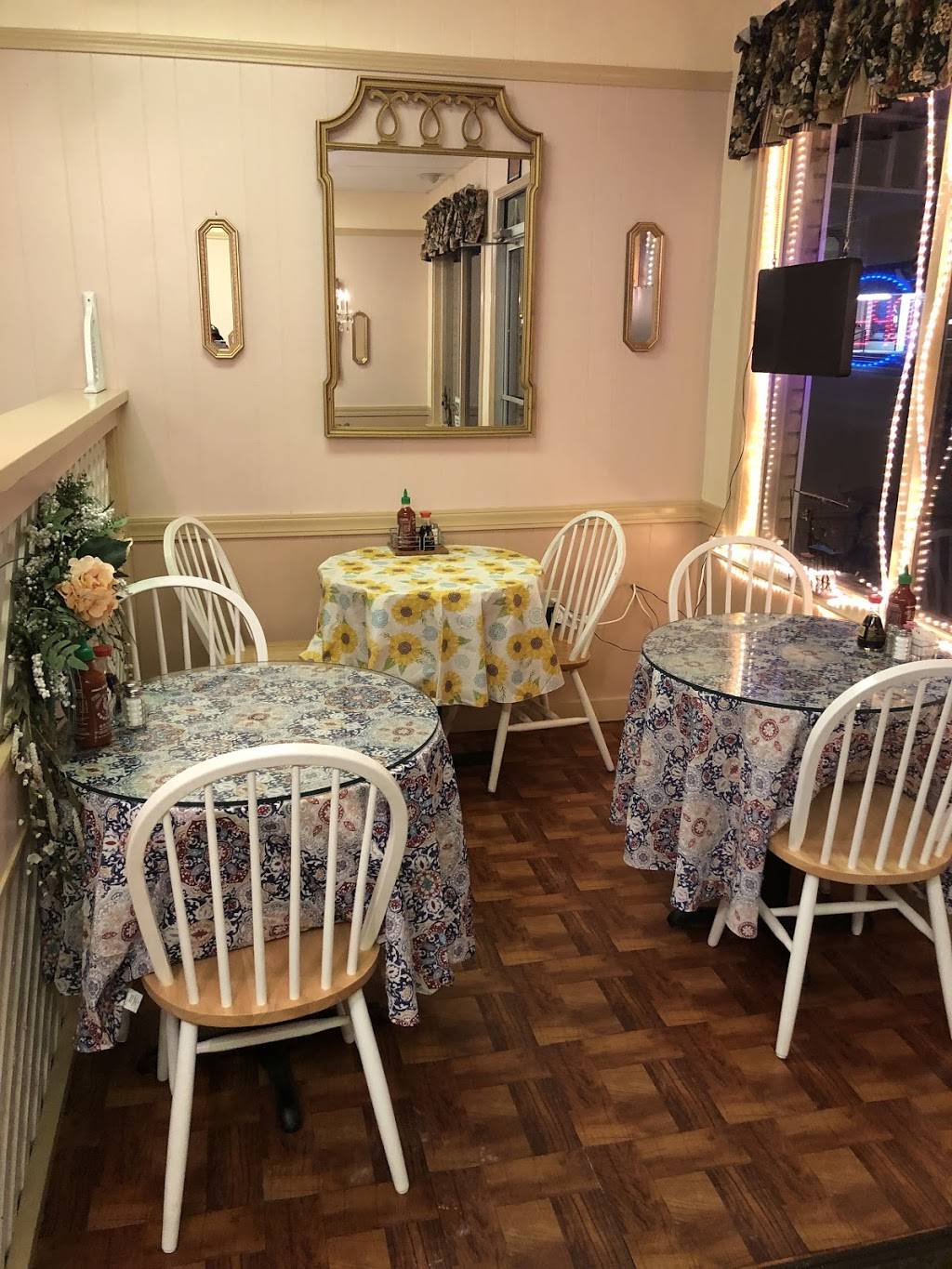 The Tea Cup | meal takeaway | 219 N Nixon Ave, Nixon, TX 78140, USA | 7138344943 OR +1 713-834-4943