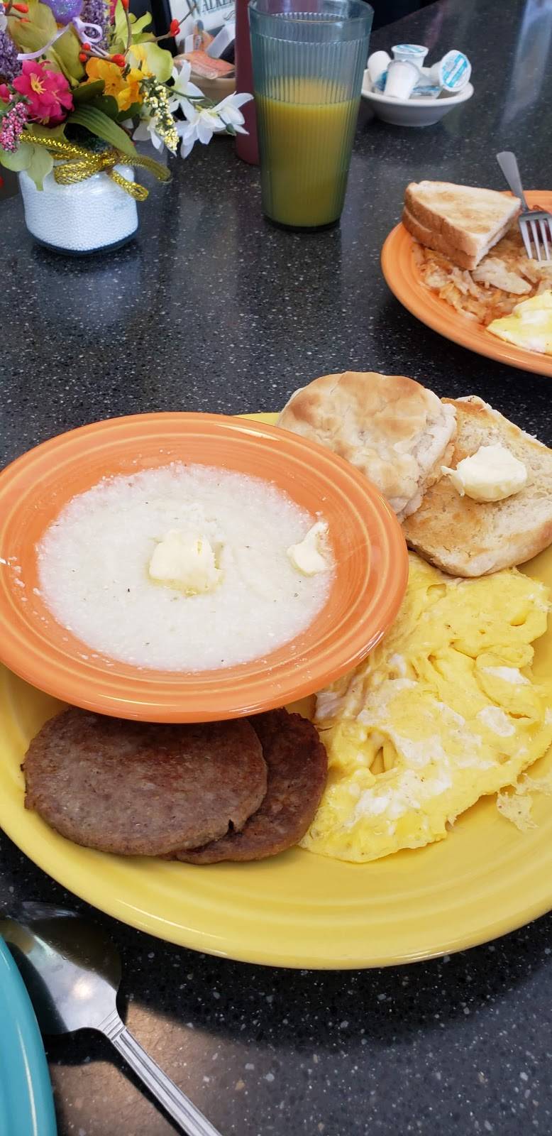 Walkers Diner | meal takeaway | 307 N Main St, Farmville, VA 23901, USA | 4343924230 OR +1 434-392-4230