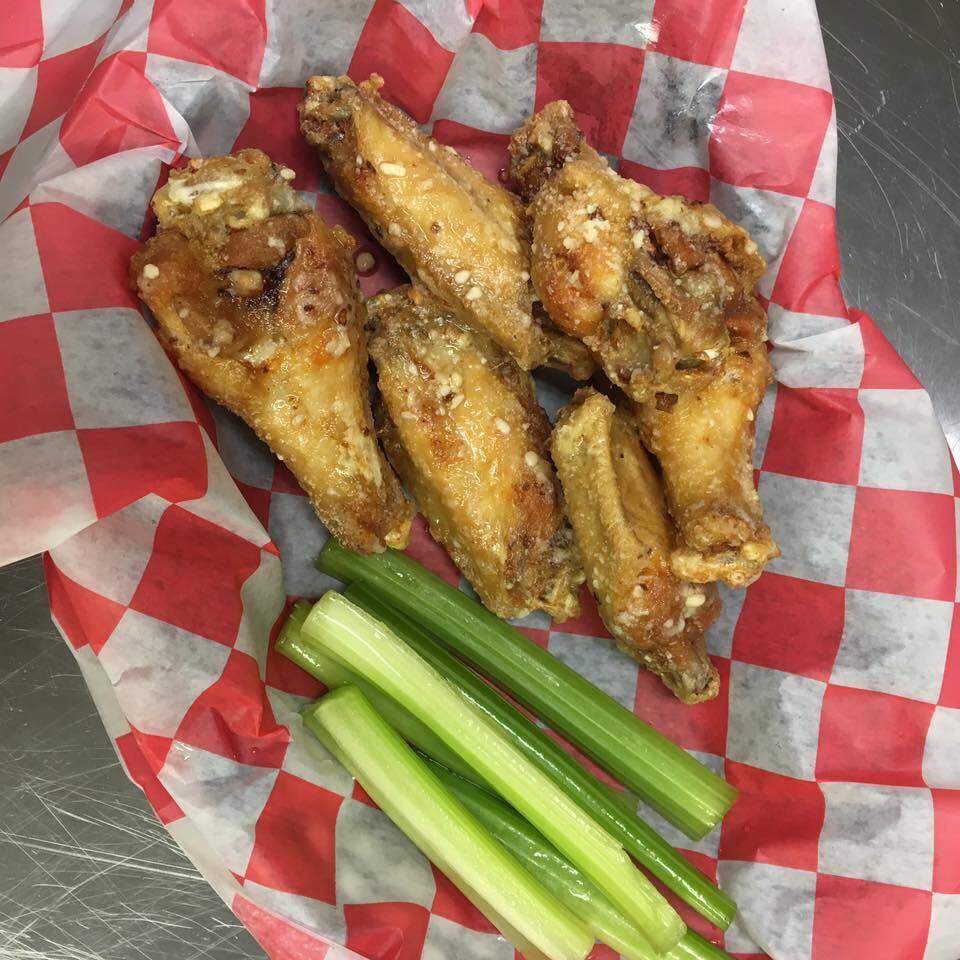 Santinos Pizza & More | restaurant | 205 S Topsail Dr, Surf City, NC 28445, USA | 9105412759 OR +1 910-541-2759