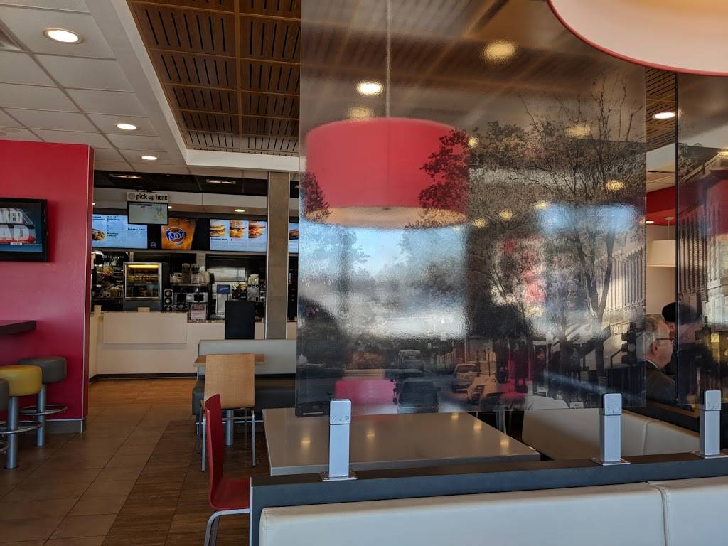 McDonalds | cafe | 1022 S Oakwood Ave, Geneseo, IL 61254, USA | 3099445040 OR +1 309-944-5040