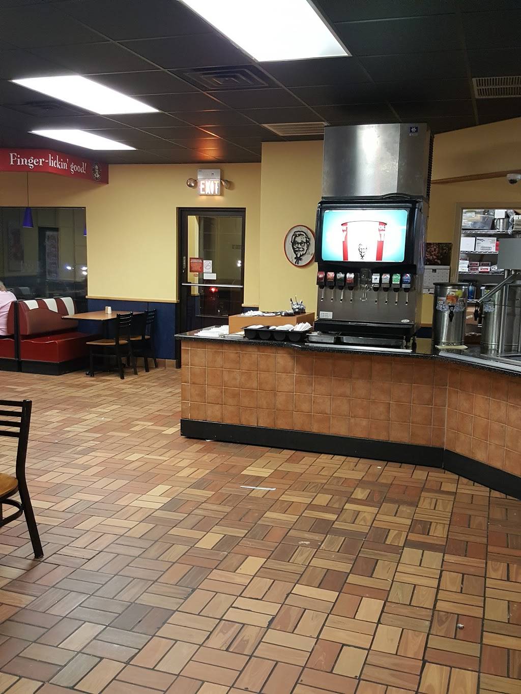 KFC | restaurant | 402 S Main St, Salem, IN 47167, USA | 8128833032 OR +1 812-883-3032