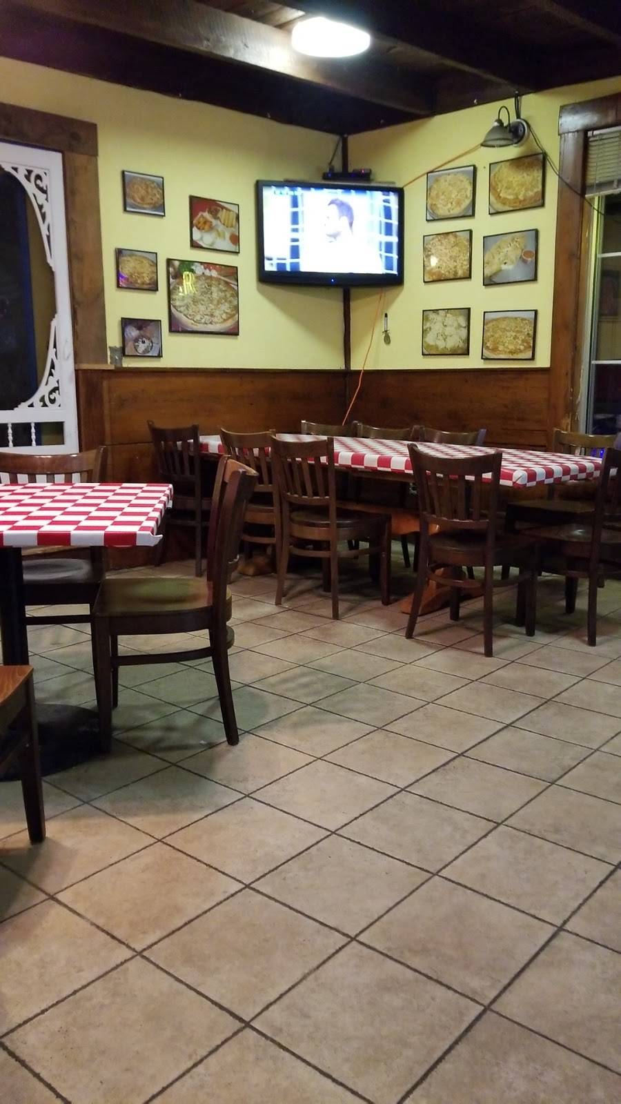 Charlie Macs Pizzeria | restaurant | 17 E Main St, Warner, NH 03278, USA | 6034562828 OR +1 603-456-2828