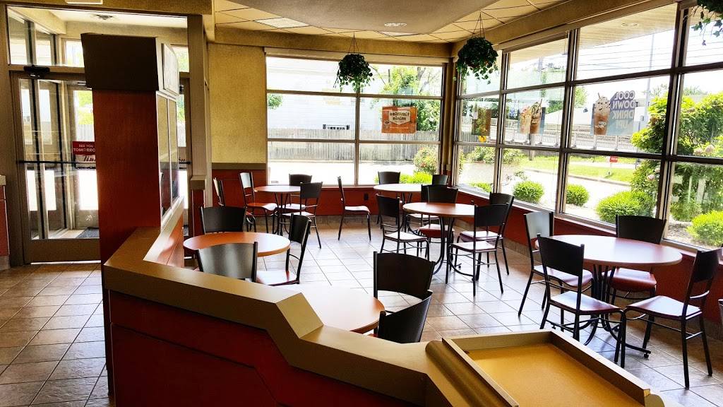 Tim Hortons | restaurant | 555 Fifth St, Parkersburg, WV 26101, USA | 3044284104 OR +1 304-428-4104