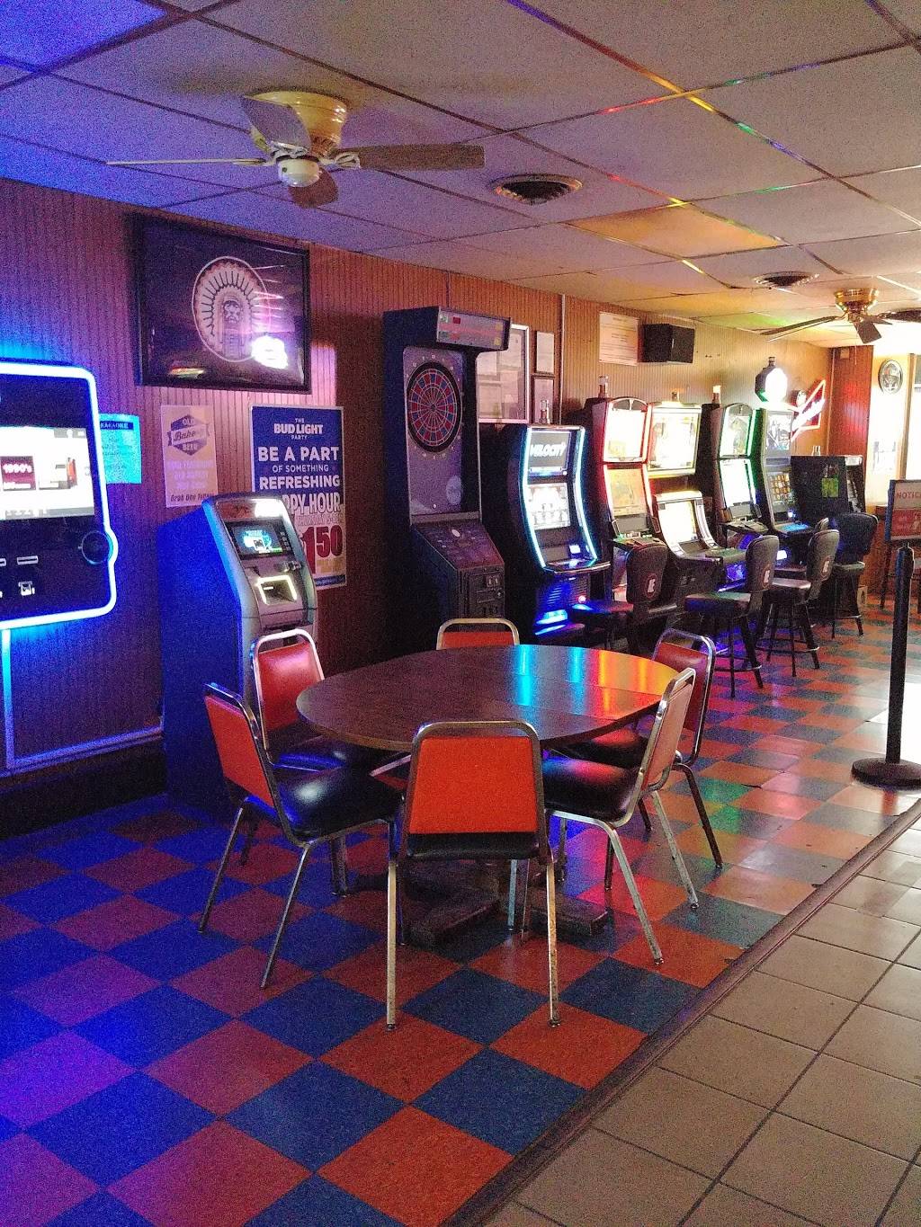 D Js Bar & Grill | restaurant | 2526 College Ave, Alton, IL 62002, USA | 6184650362 OR +1 618-465-0362