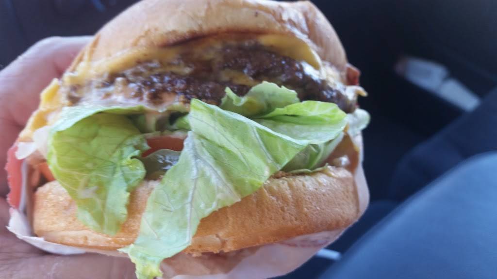 In-N-Out Burger | restaurant | 19920 Ventura Blvd, Woodland Hills, CA 91364, USA | 8007861000 OR +1 800-786-1000