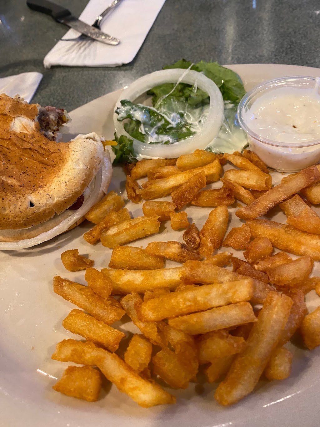 Daves Bar and Grill | restaurant | 12124 E Sprague Ave, Spokane Valley, WA 99206, USA | 5099269640 OR +1 509-926-9640