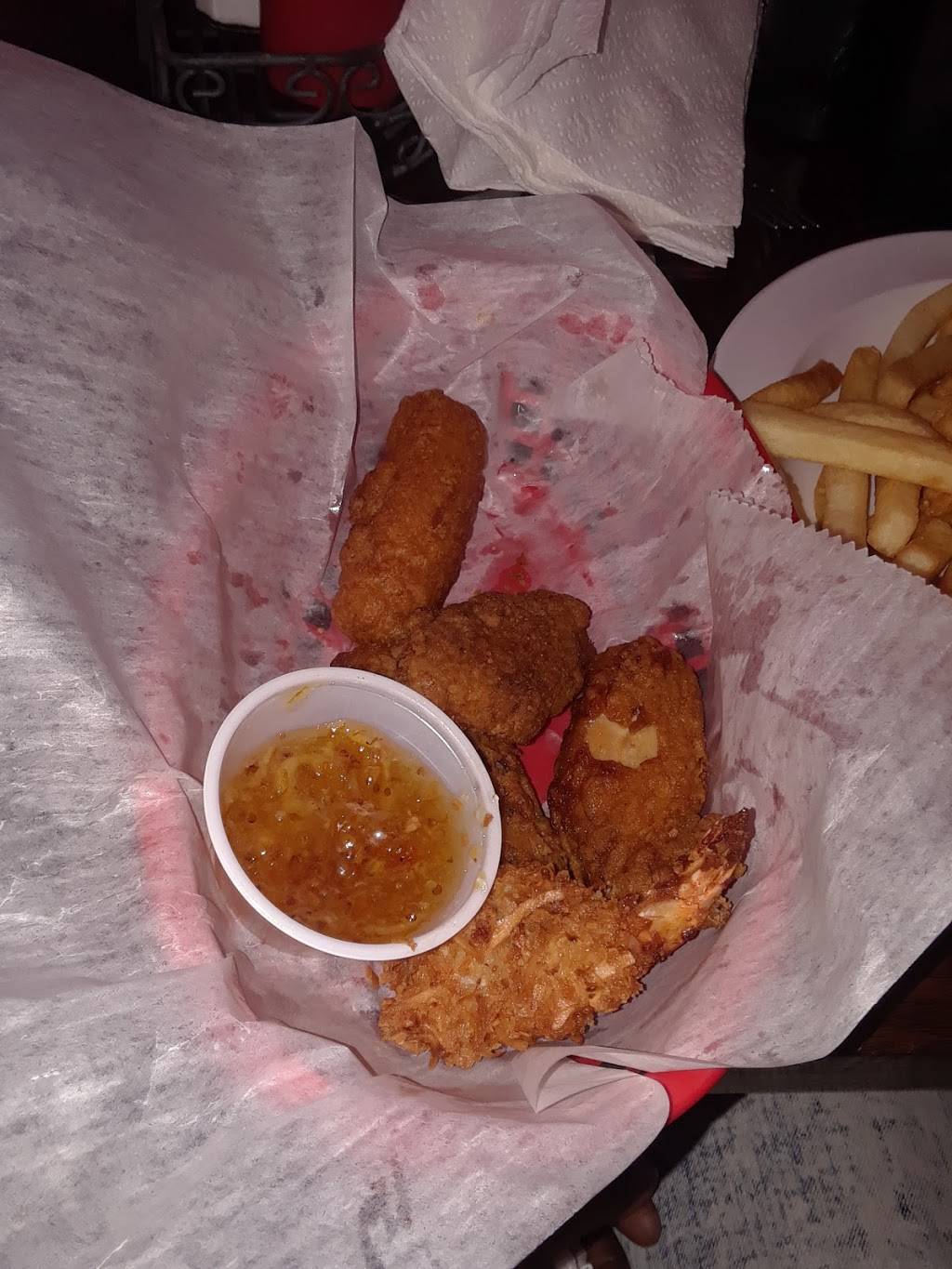 Speedboat Bar & Grill | restaurant | 749 Biddle Ave, Wyandotte, MI 48192, USA | 7342825750 OR +1 734-282-5750