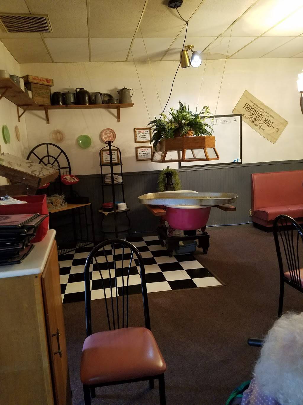 Mamas Place | restaurant | 600 N Wayne St, Angola, IN 46703, USA | 2603194297 OR +1 260-319-4297