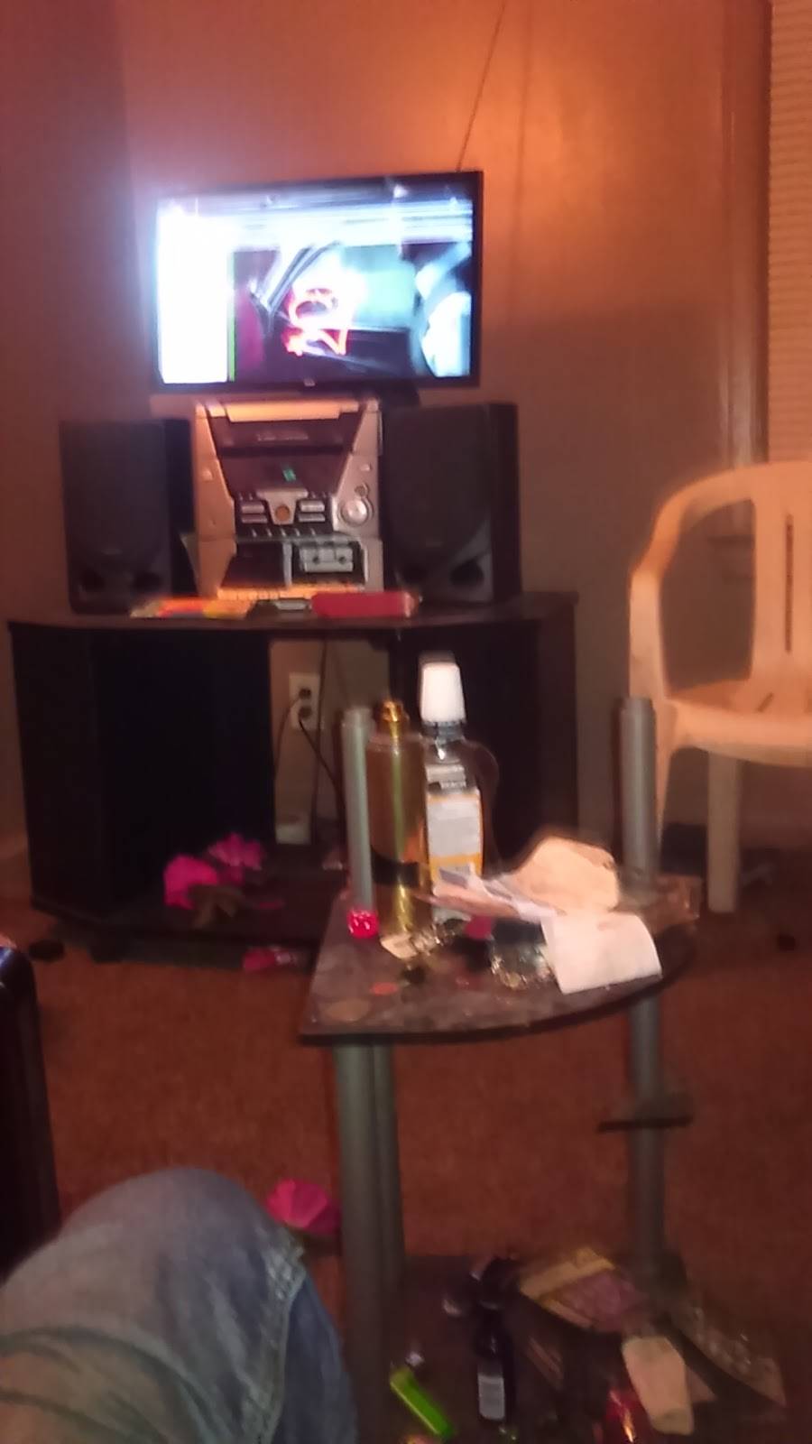 Keynote Lounge | restaurant | 18437 Conant St, Detroit, MI 48234, USA | 3134594157 OR +1 313-459-4157