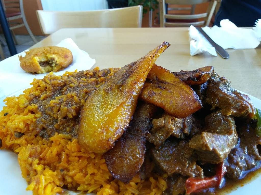 Dominican Restaurant | restaurant | 645 Rodman St, Fall River, MA 02721, USA | 5086767615 OR +1 508-676-7615