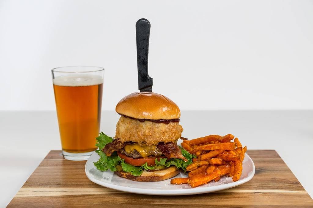 Colonial Cafe | restaurant | 1625 E Main St, St. Charles, IL 60174, USA | 6305844647 OR +1 630-584-4647