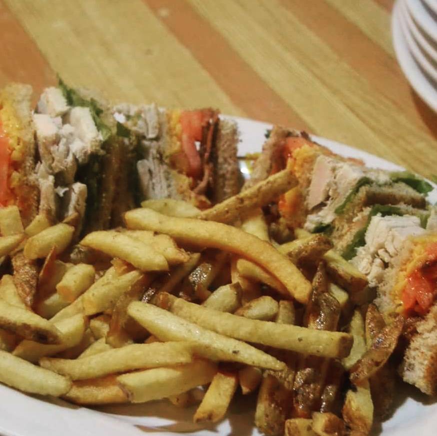 Shakers Diner | restaurant | 80 Bolton St, Bobcaygeon, ON K0M 1A0, Canada | 7058806608 OR +1 705-880-6608