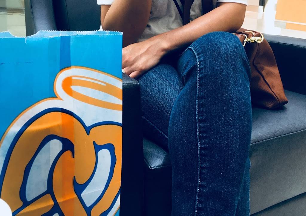 Auntie Annes | cafe | 472 Sun Valley Mall, Concord, CA 94520, USA | 9256769648 OR +1 925-676-9648