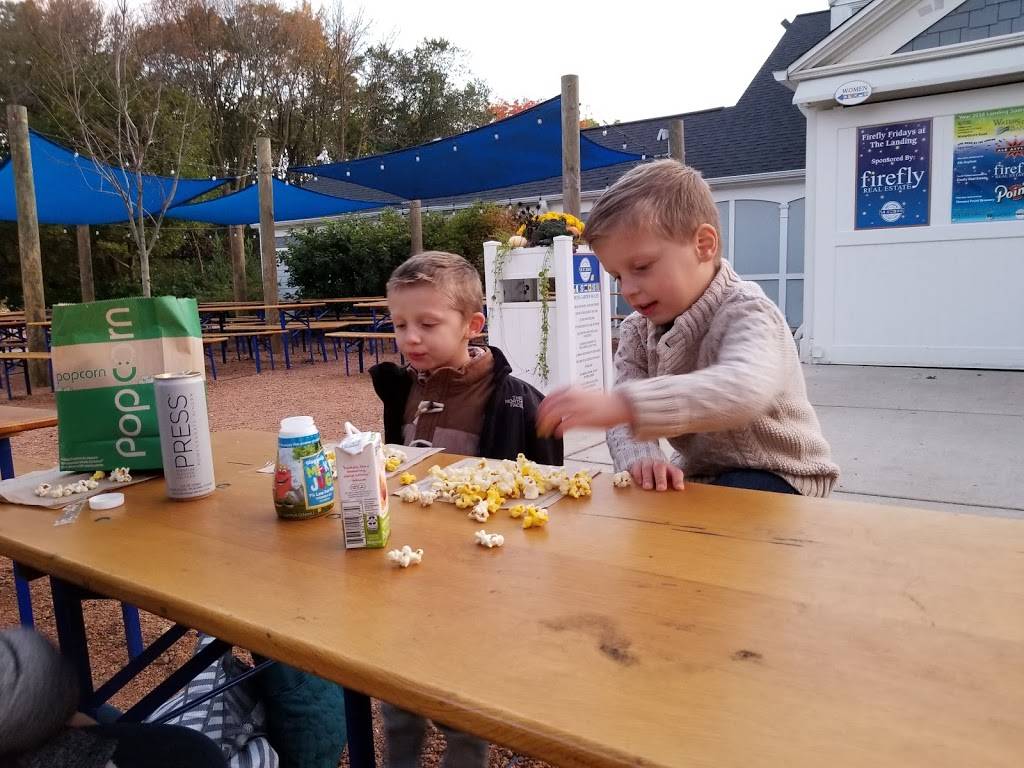 The Landing at Hoyt Park | restaurant | 1800 N Swan Blvd, Wauwatosa, WI 53226, USA | 4143029160 OR +1 414-302-9160