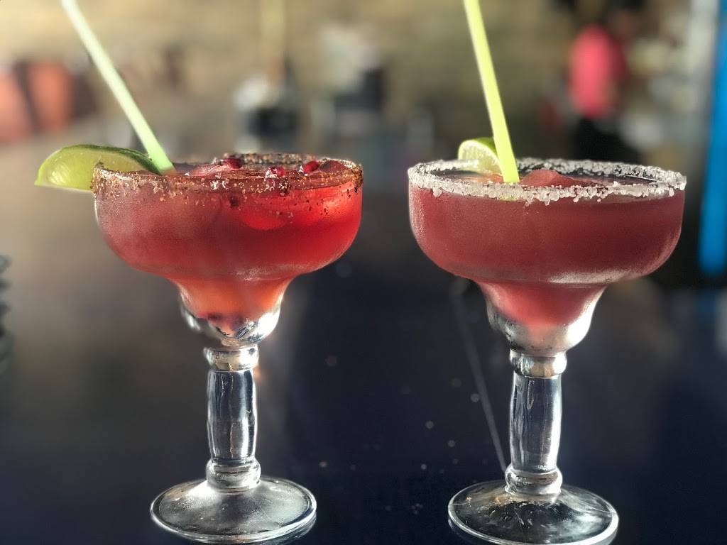 Dos coronas | restaurant | 419 W Aurora Rd J, Northfield, OH 44067, USA | 3309080044 OR +1 330-908-0044