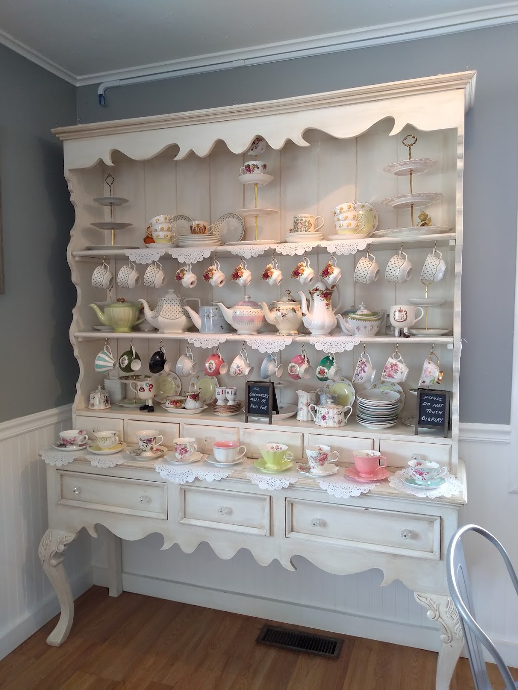 Kellies Cafe | cafe | 27 JT Connell Hwy, Newport, RI 02840, USA | 4018490123 OR +1 401-849-0123