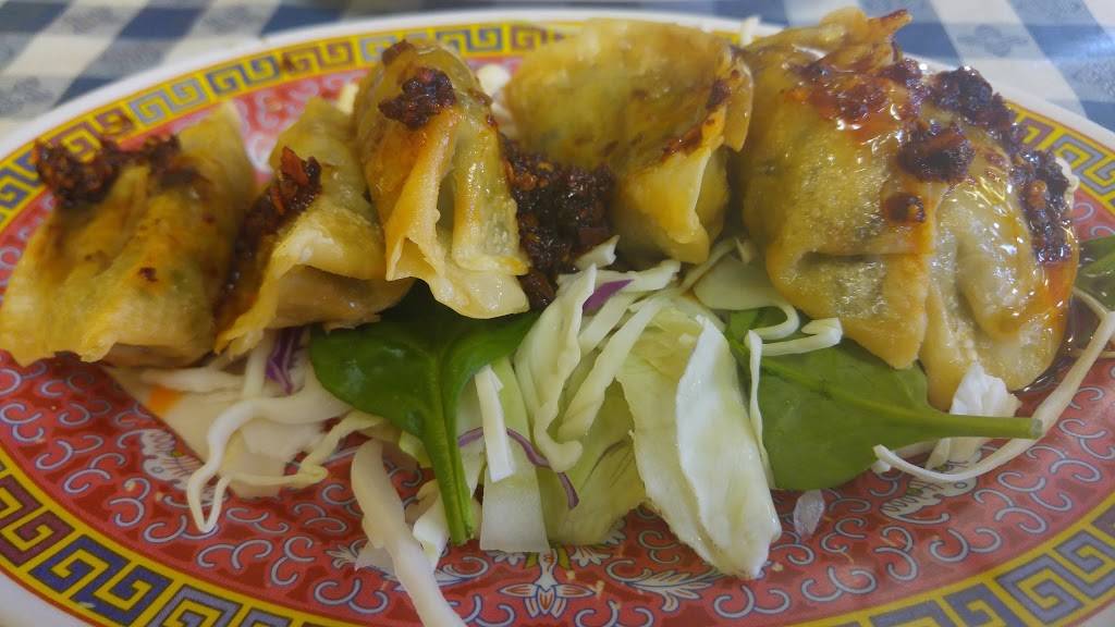 Beas Wok N Roll | restaurant | 1402 Sycamore Rd, DeKalb, IL 60115, USA | 8157561660 OR +1 815-756-1660