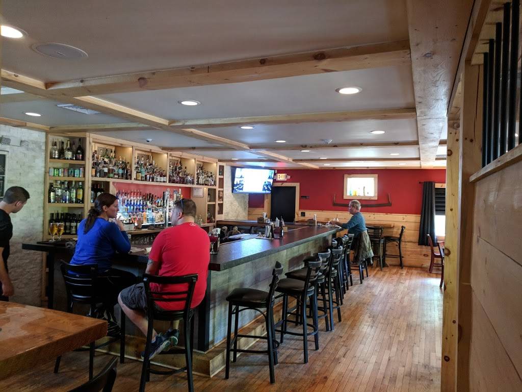 The Cue Restaurant and Catering | restaurant | 2 Pembroke Rd, Danbury, CT 06811, USA | 2032074669 OR +1 203-207-4669