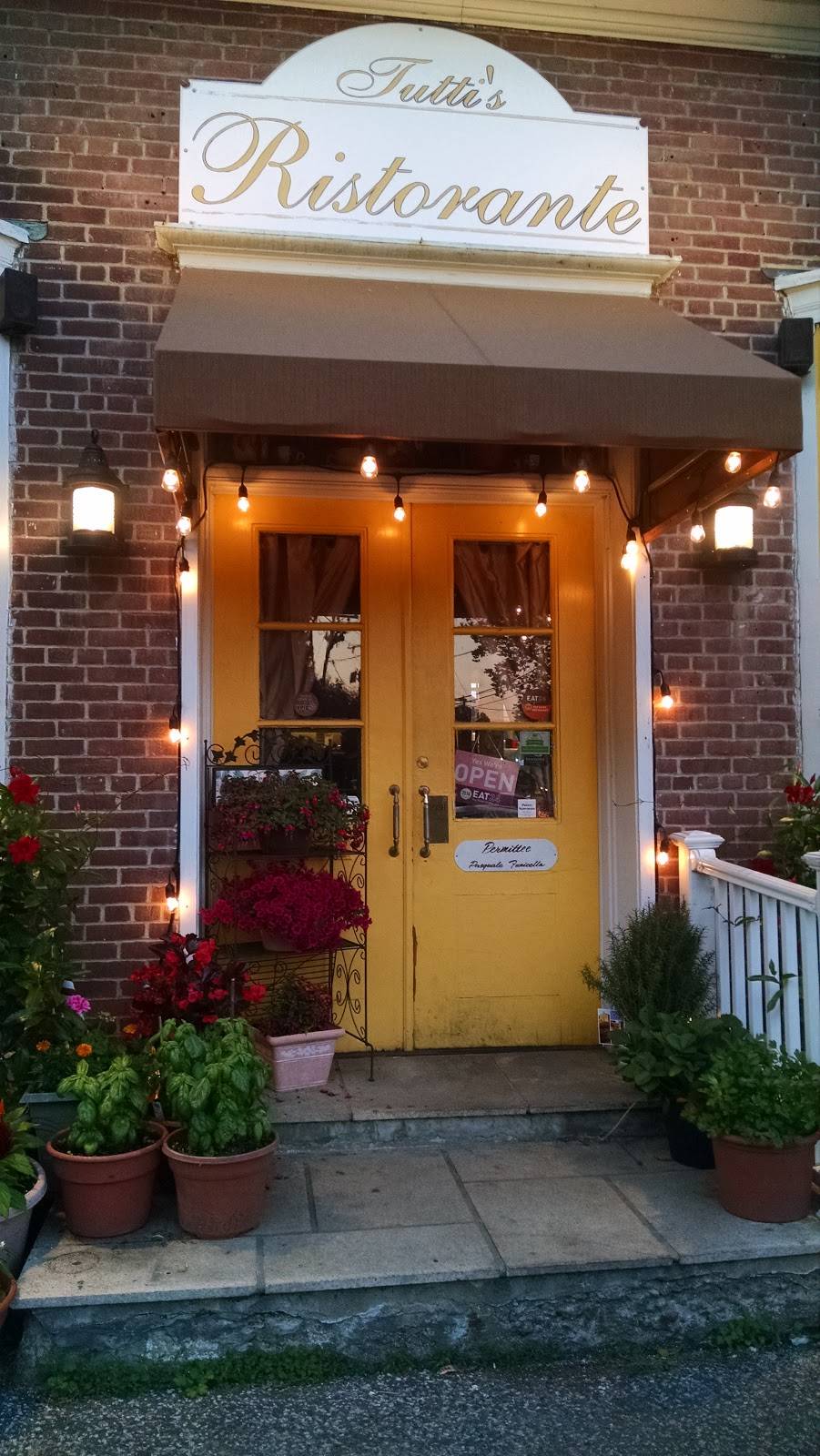 Tuttis Restaurant | meal delivery | 599 Riverside Ave, Westport, CT 06880, USA | 2032210262 OR +1 203-221-0262