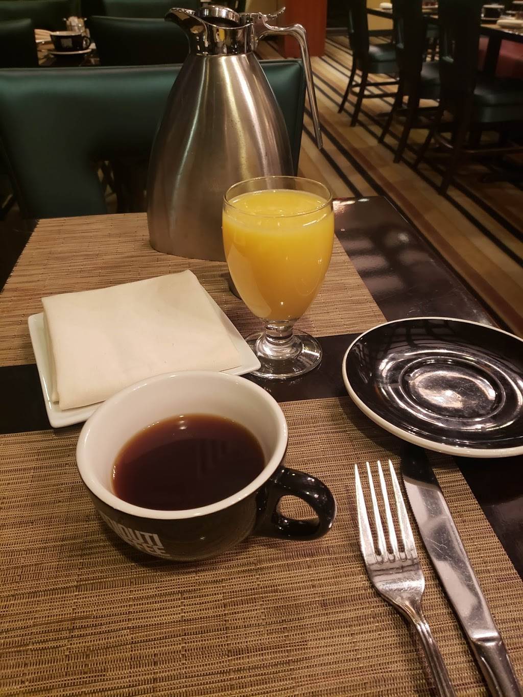 Erics Restaurant | restaurant | 4800 Calhoun Rd, Houston, TX 77004, USA | 7137432512 OR +1 713-743-2512